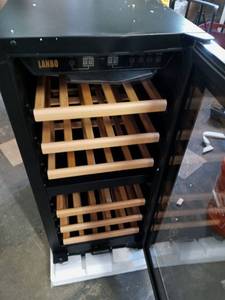 lot 253 image: Lanbo Wine Cooler