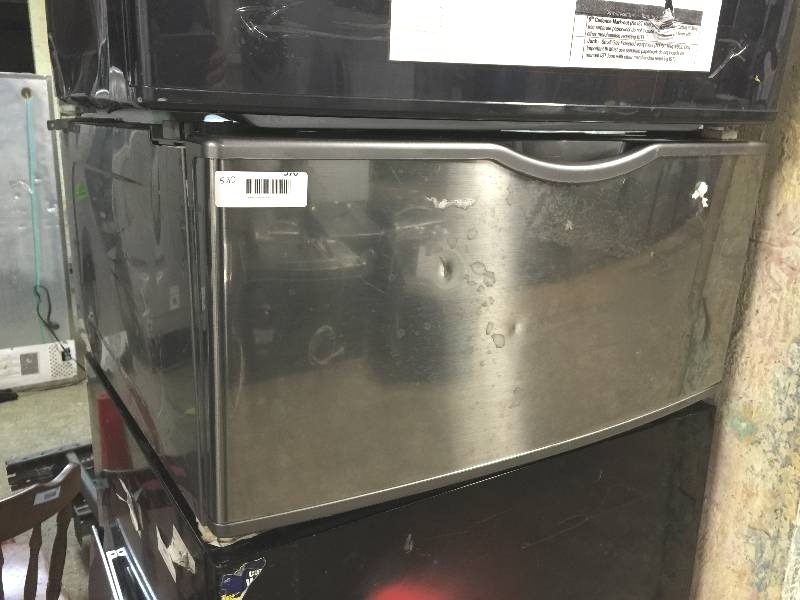 lot 570 image: SAMSUNG 27 Pedestal- STAINLESS