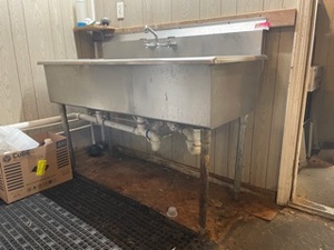 lot 3987 image: 3 Bay Sink