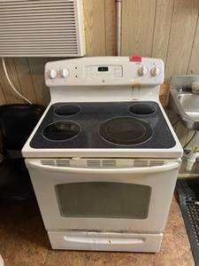 lot 3988 image: GE Oven