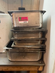 lot 3997 image: Assorted Insert Pans