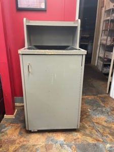lot 5963 image: Trashcans