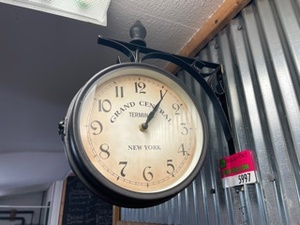 lot 5997 image: Clock