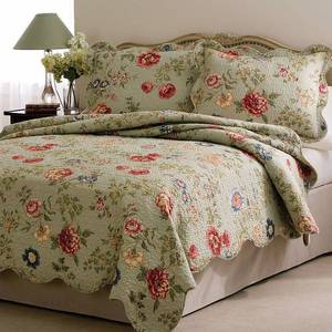 lot 18729 image: King Edens Garden Quilt with Shams
