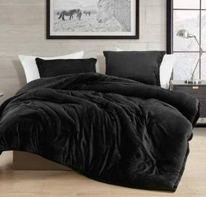lot 18741 image: Black Touchy Feely Coma Inducer Oversized Comforter- Retail$110.20