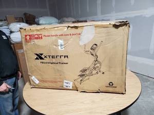 lot 18761 image: XTERRA Fitness Elliptical Machine - BlackGray