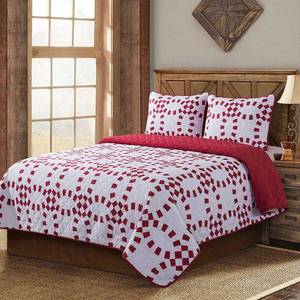 lot 18901 image: COUNTRY LIVING Holiday Ring 3-Piece King Quilt Set, Red
