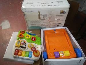 lot 8517 image: VTech sit-to-stand walker, Base, Orange