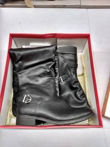lot 33037 image: Womens AR35 Adarra Knee-High Riding Boots, Black Smooth, Size 6.5M