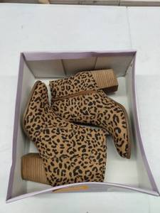lot 33046 image: Madden Girl Carlos Santana Rowan, Size 8.5M