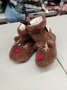 lot 33119 image: Reindeer Slippers, Size M-L