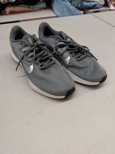 lot 33121 image: Nike Running Shoes, Size 8
