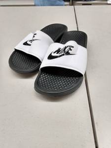 lot 33123 image: Nike Sandals, Size 8