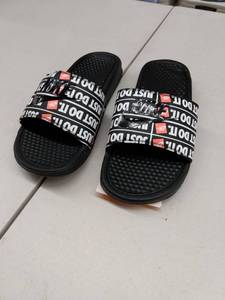 lot 33129 image: Nike Sandals, Size 8