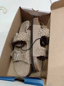 lot 33138 image: Arizona Ferguson, Taupe, Size 8.5