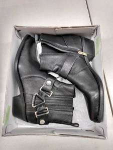 lot 33185 image: Dkny Womens Mina Booties, Size 9