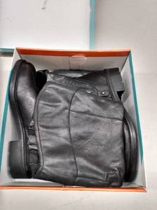 lot 33187 image: Baretraps Chaya Boots Womens Shoes, Size 11M