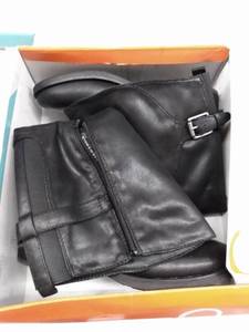 lot 33213 image: Baretraps Alysha Boots Womens Shoes, Size 8.5M