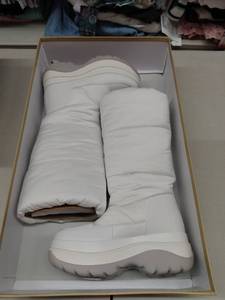 lot 33236 image: Michael Michael Kors Womens Shoes Gamma Fabric Closed, Optic White, Size 8.0