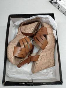 lot 33280 image: CL by Laundry Vienne Camel, Size 10M