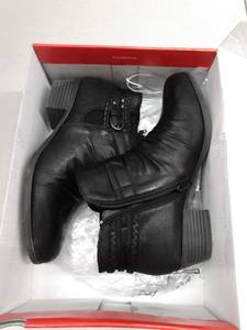 lot 33286 image: Yu Norah, Color Black, Size 7.5M