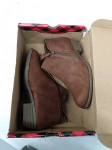 lot 33302 image: Arizona Galen, Color Chestnut, Size 7.5M