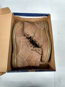 lot 33315 image: IZOD Leon Mens Lace Up Boots, Size 9.5M