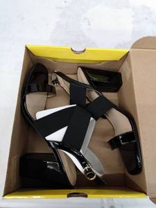 lot 33321 image: Liz Claiborne Tempo, Size 10M