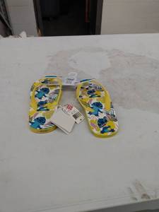 lot 33335 image: Disney Lilo and Stitch Sandals, Size 1112