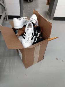 lot 33338 image: Box of Miscellaneous Mismatched Shoes