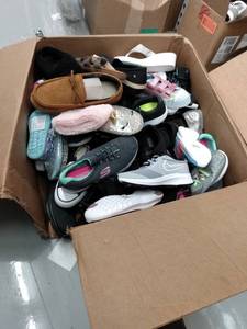 lot 33343 image: Box of Miscellaneous Mismatched Shoes