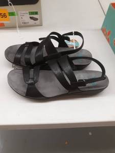 lot 33351 image: Yuu Jean Womens Strap Sandals 11m Black