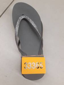 lot 33365 image: Grey flip flops size unknown