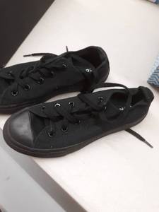 lot 33375 image: Toddler Converse Chuck Taylor Sneaker, Size 1 M - Black