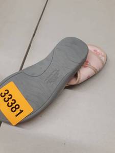 lot 33381 image: SLIPPERS MEDUIM 7-8 DEAR FOAMS