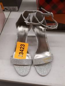 lot 33423 image: Worthington Bristol high heel silver size 7.5. DAMAGED