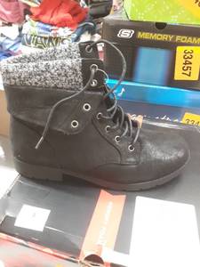 lot 33445 image: AZ YETTA BLACK SIZE 8.5