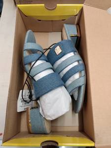 lot 33482 image: Liz Claiborne Orville, Size 6.5M