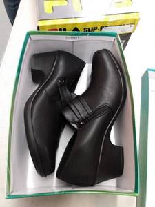 lot 33488 image: Easy Street Graham Shooties Womens Shoes, Size 11M