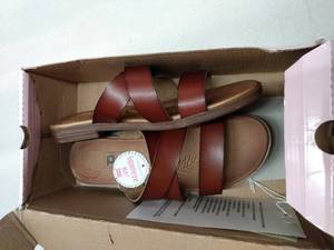 lot 33493 image: Pop Chinny Sandals, Size 8M