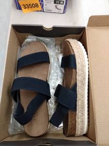 lot 33505 image: Ana Sandals, Size 7.5M
