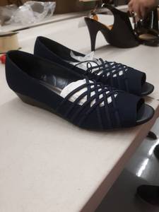 lot 33453 image: East 5th Grace Navy size 9