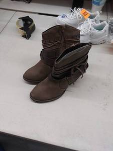 lot 33520 image: pop womens size 9 booties