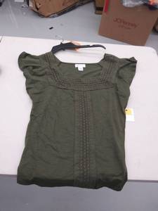 lot 29071 image: womens large shirt