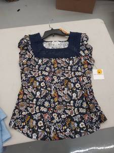 lot 29072 image: womens medium shirt