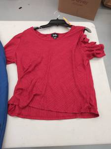 lot 29083 image: womens xl shirt