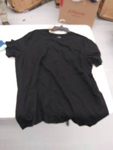 lot 29086 image: mens XL shirt