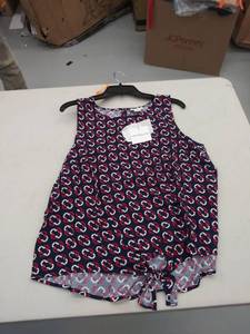 lot 29090 image: womens medium shirt