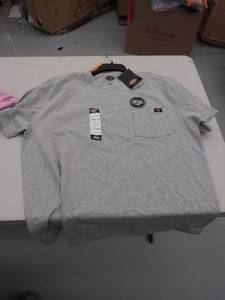 lot 29091 image: mens XL shirt