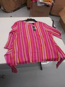 lot 29101 image: womens large shirt